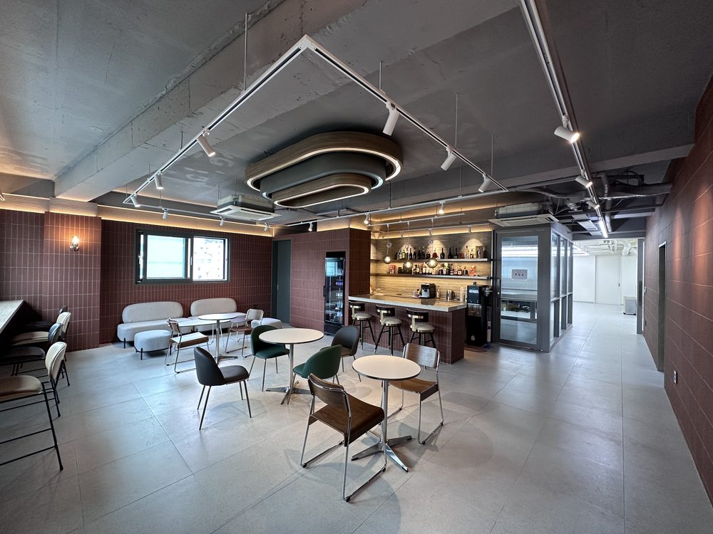 Cafeteria on the fifth floor of the KMS headquarters in Busan